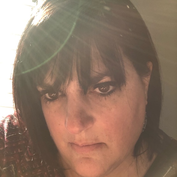 Meet your Posher, Beth - Picture 1 of 1